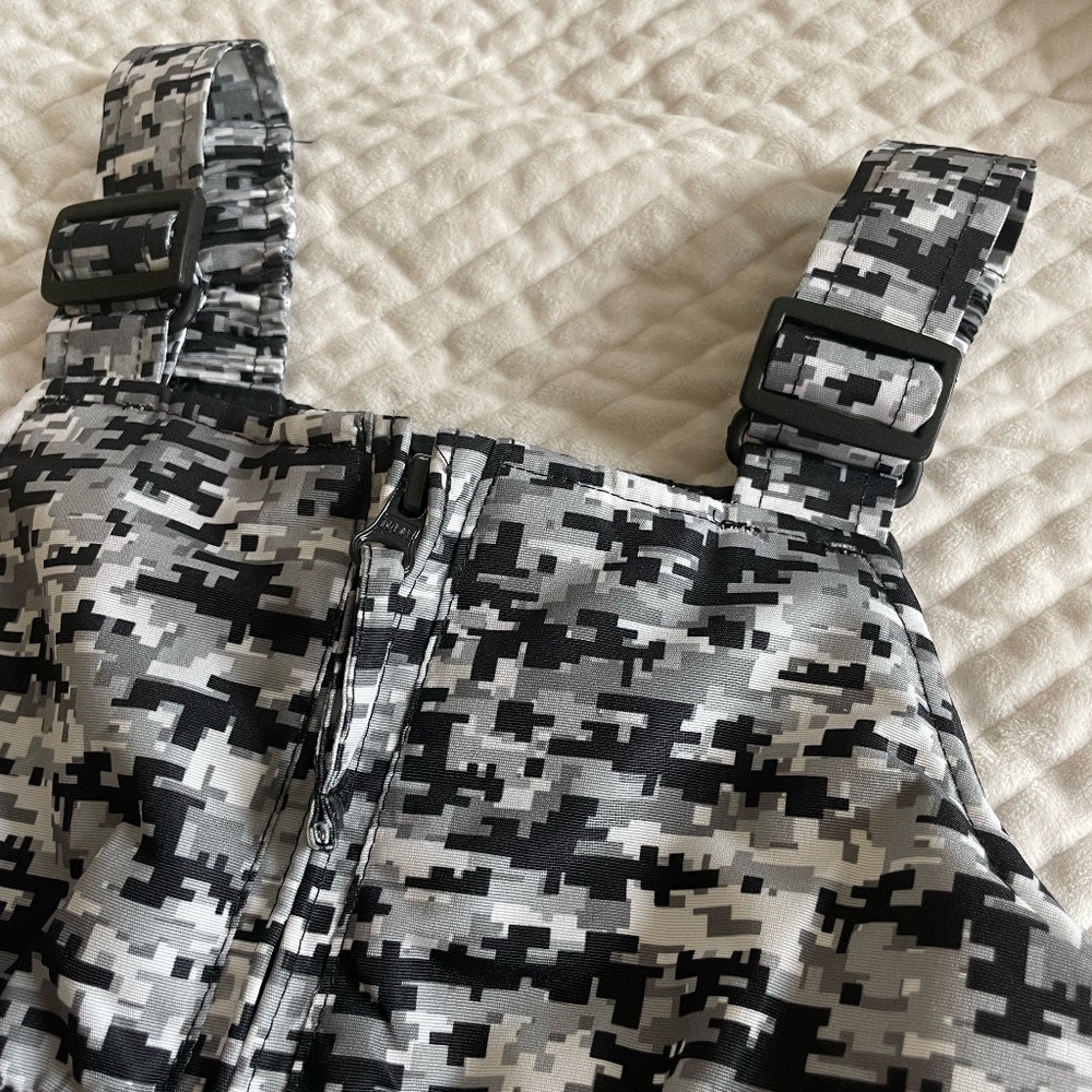 FALLS CREEK KIDS BLK/WHITE/GREY CAMO SNOW BIBS SIZE 24 MONTHS